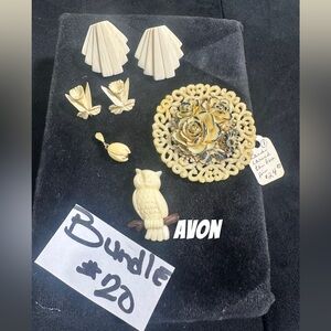 🚨BUNDLE: Vtg Lot of {5} Celluloid /Bone Hand Carved Earrings, Fur Clip & Pin..